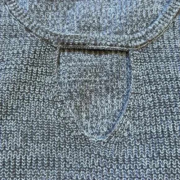 Torrid gray sweater size 1X keyhole front - Picture 2 of 5